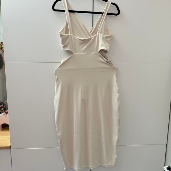 SUSANA MONACO V Front Crossover Bodycon Dress - Picture 8 of 9